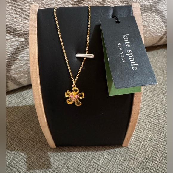 Kate Spade NY Gold-Tone Paradise Flower Mini Pendant Necklace New w Tag 16-19 In - Picture 1 of 11